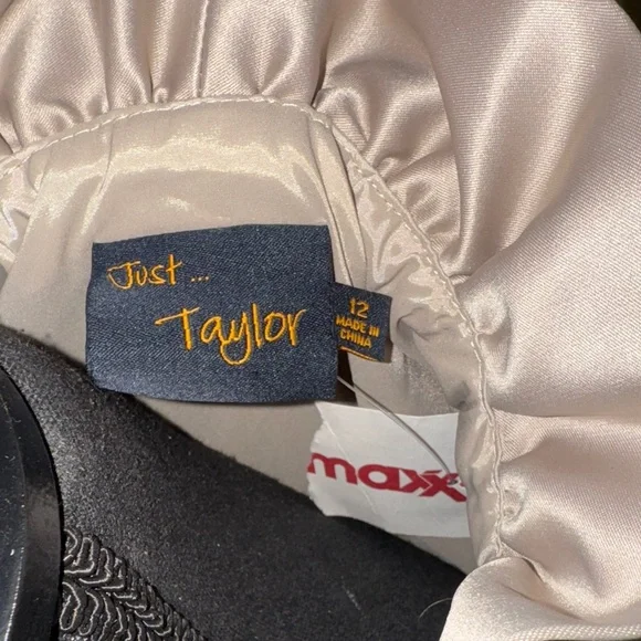 NWT Just Taylor Elegant Sleeveless Ruffle Neck Dress - beige size 12 - Picture 4 of 8